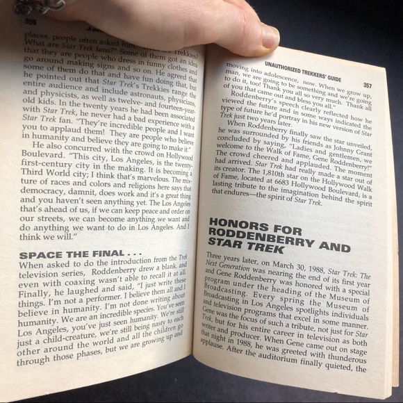 Unauthorized Trekkers Guide to ST:NG & ST:DS9 - Picture 7 of 8